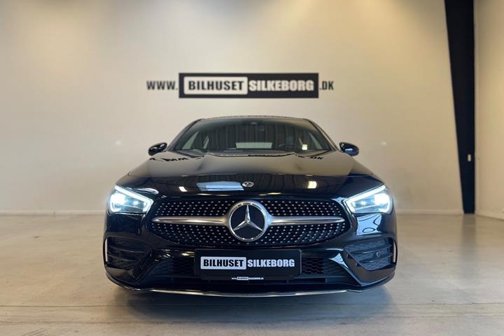 Rød Mercedes CLA220 d fra 2020