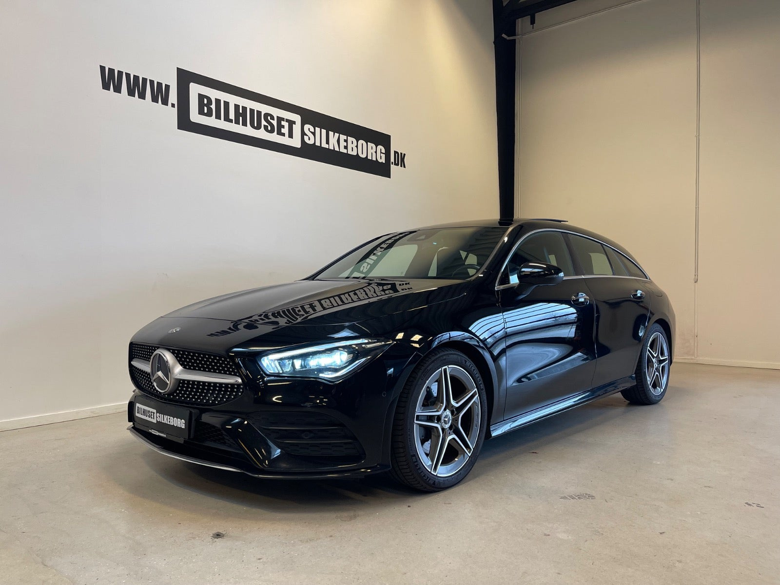 Rød Mercedes CLA220 d fra 2020