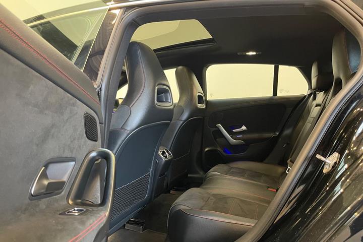 Rød Mercedes CLA220 d fra 2020