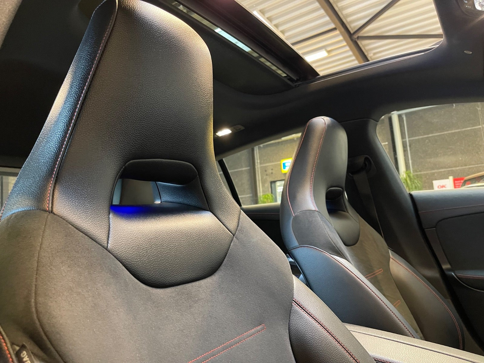 Rød Mercedes CLA220 d fra 2020