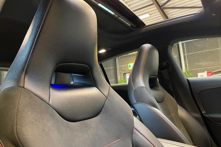Rød Mercedes CLA220 d fra 2020