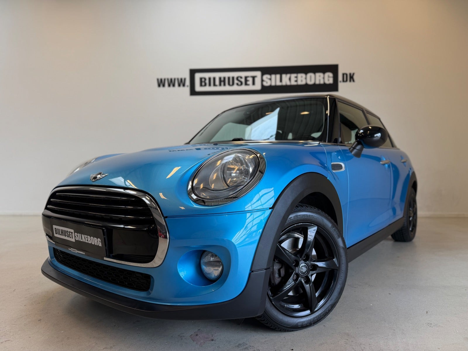 Blå Mini Cooper fra 2015