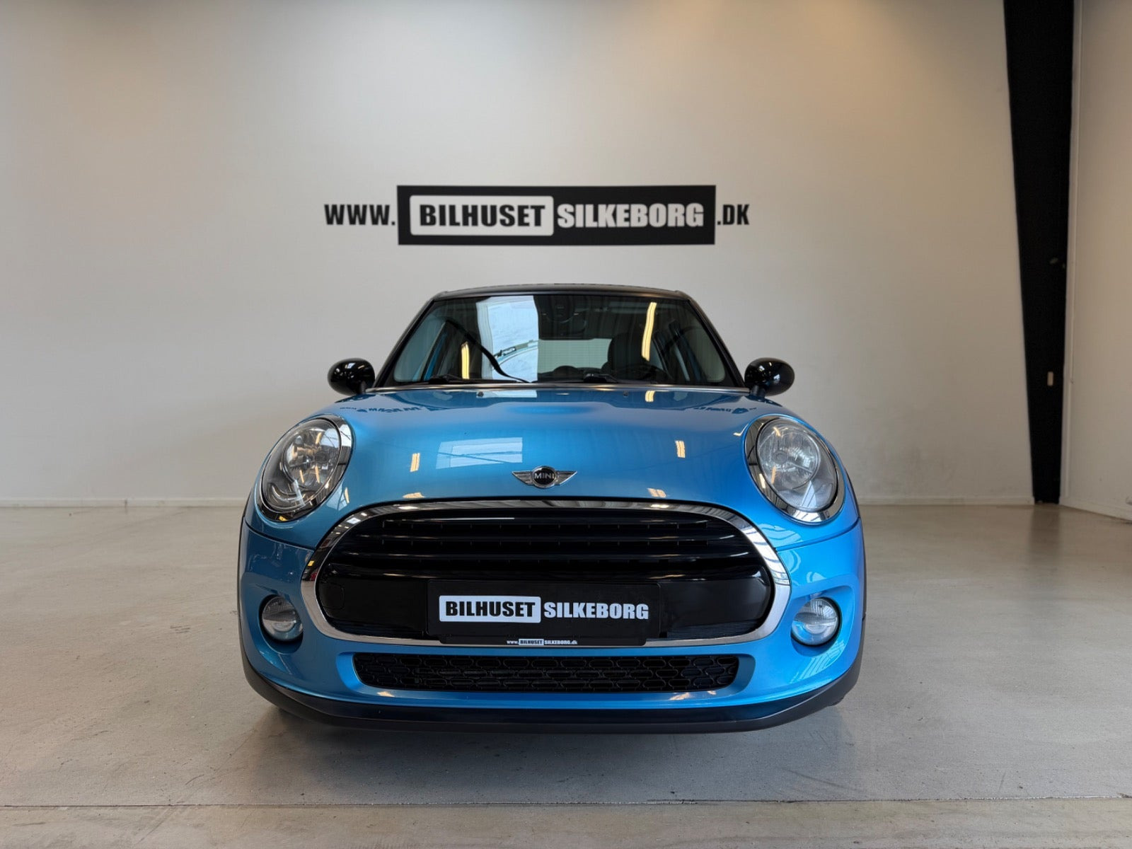 Blå Mini Cooper fra 2015