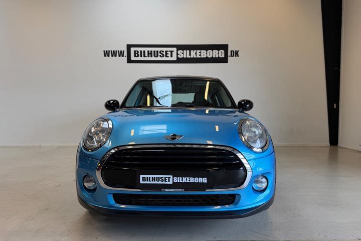 Blå Mini Cooper fra 2015