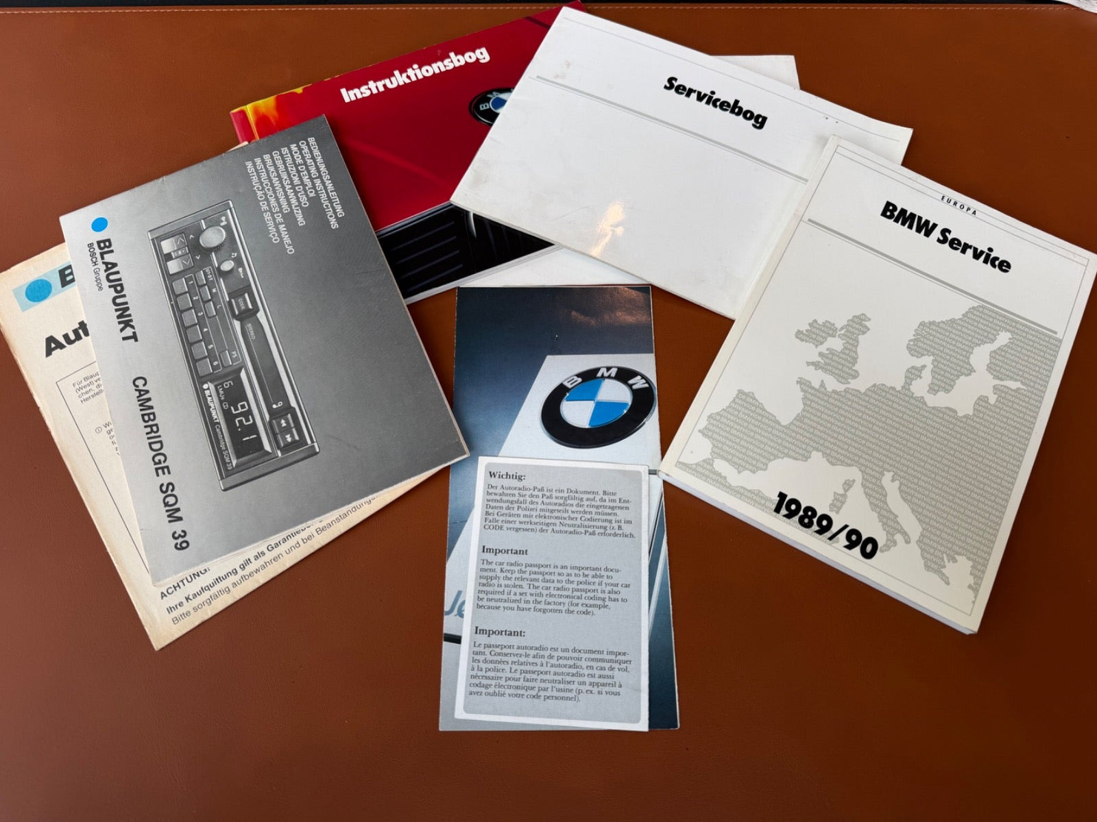 Sort BMW 320i fra 1989