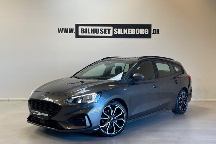 Rød Ford Focus fra 2019