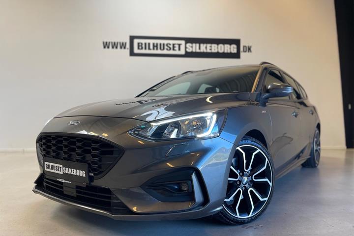 Rød Ford Focus fra 2019