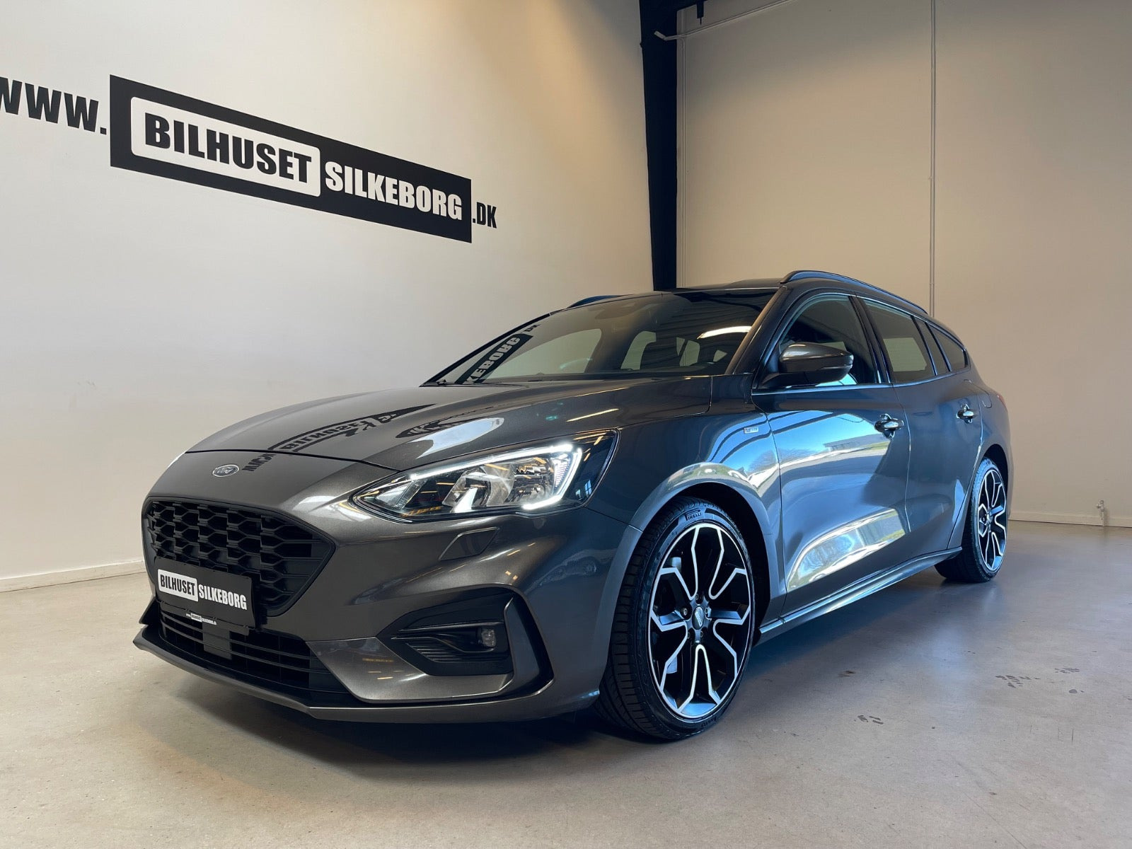 Rød Ford Focus fra 2019