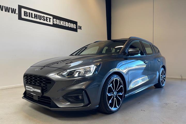 Rød Ford Focus fra 2019