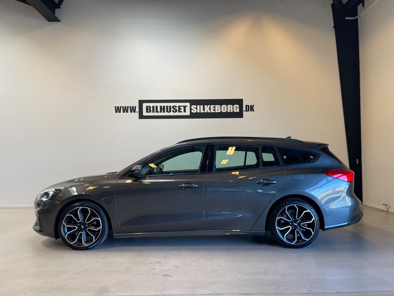 Rød Ford Focus fra 2019