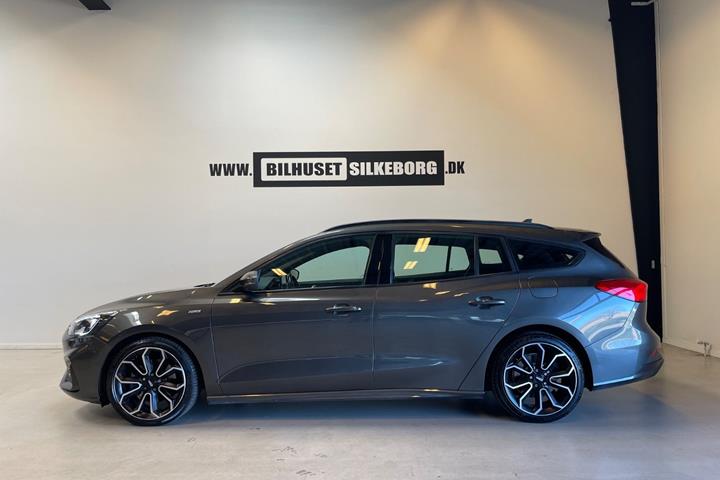 Rød Ford Focus fra 2019