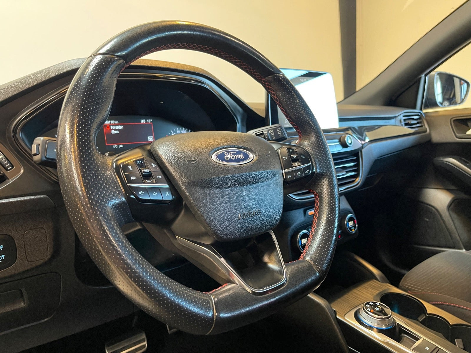 Rød Ford Focus fra 2019