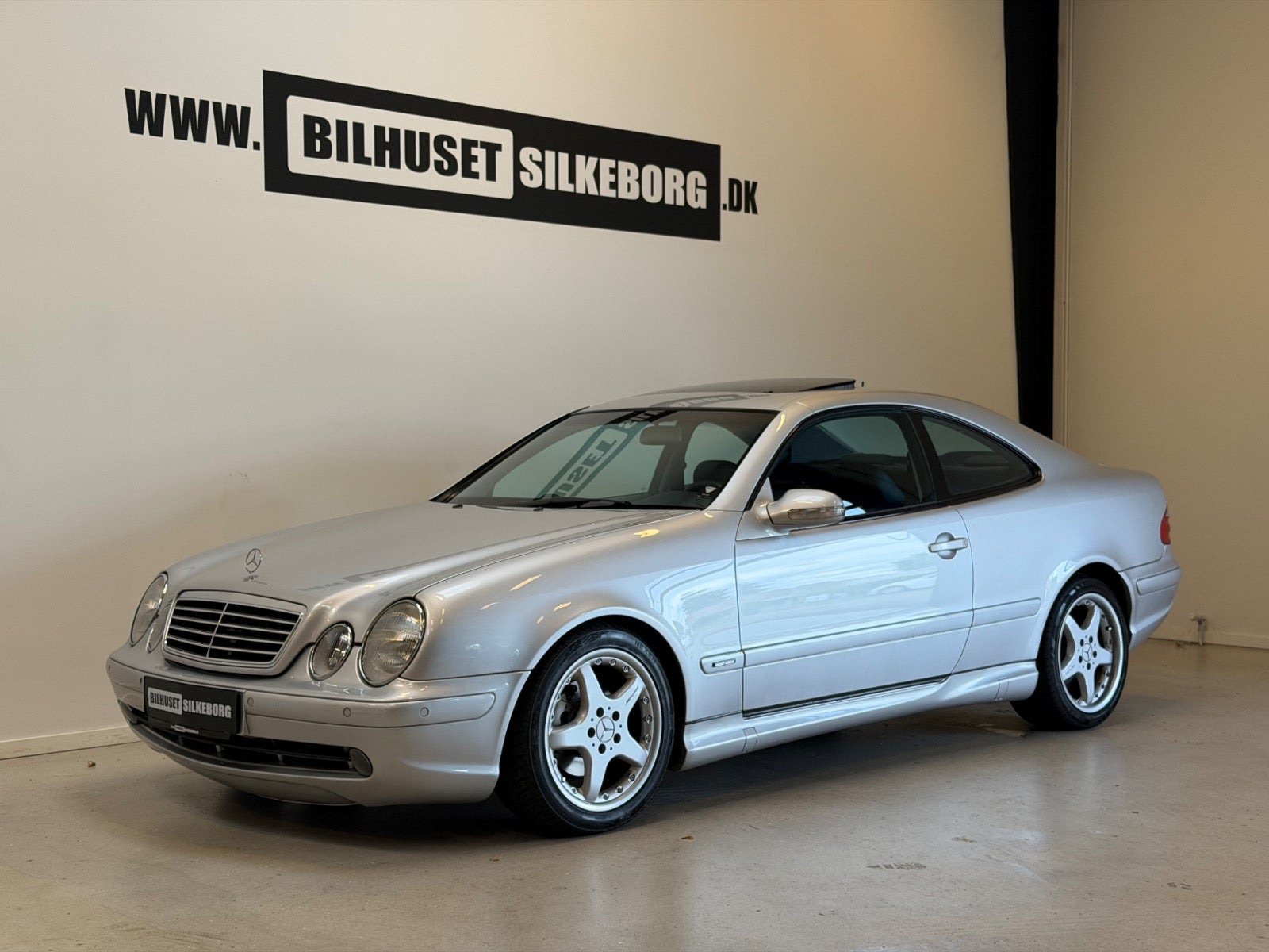 Sølv Mercedes CLK230 fra 2003