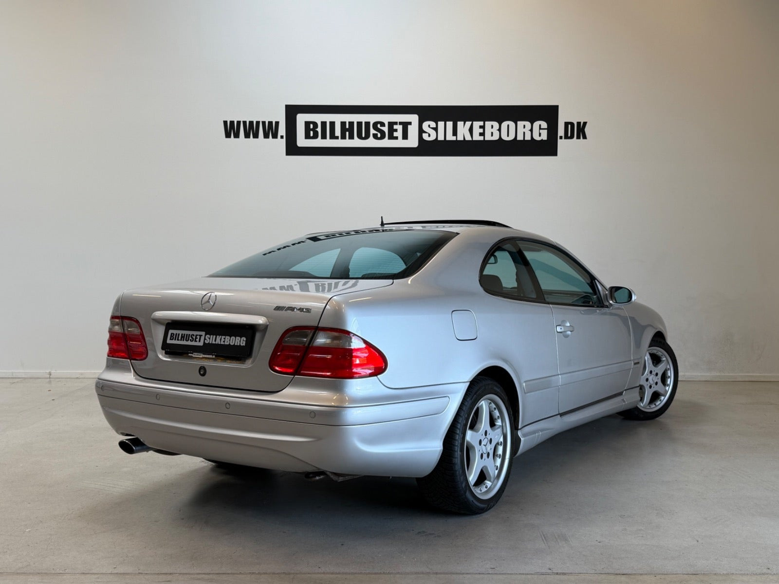 Sølv Mercedes CLK230 fra 2003