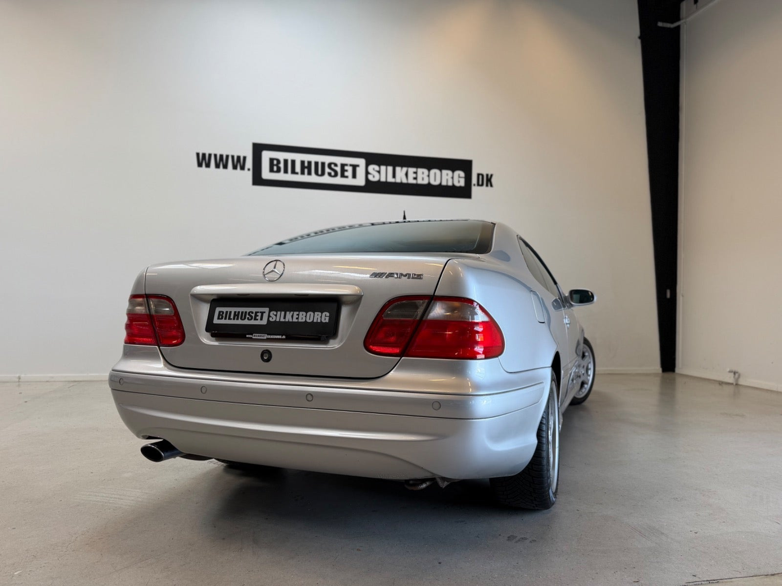 Sølv Mercedes CLK230 fra 2003