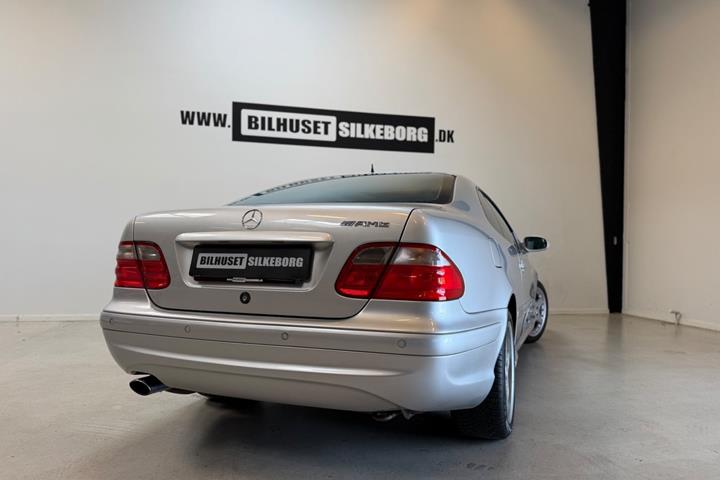Sølv Mercedes CLK230 fra 2003