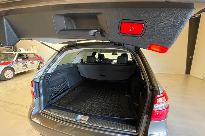 Grå Mercedes E250 fra 2010