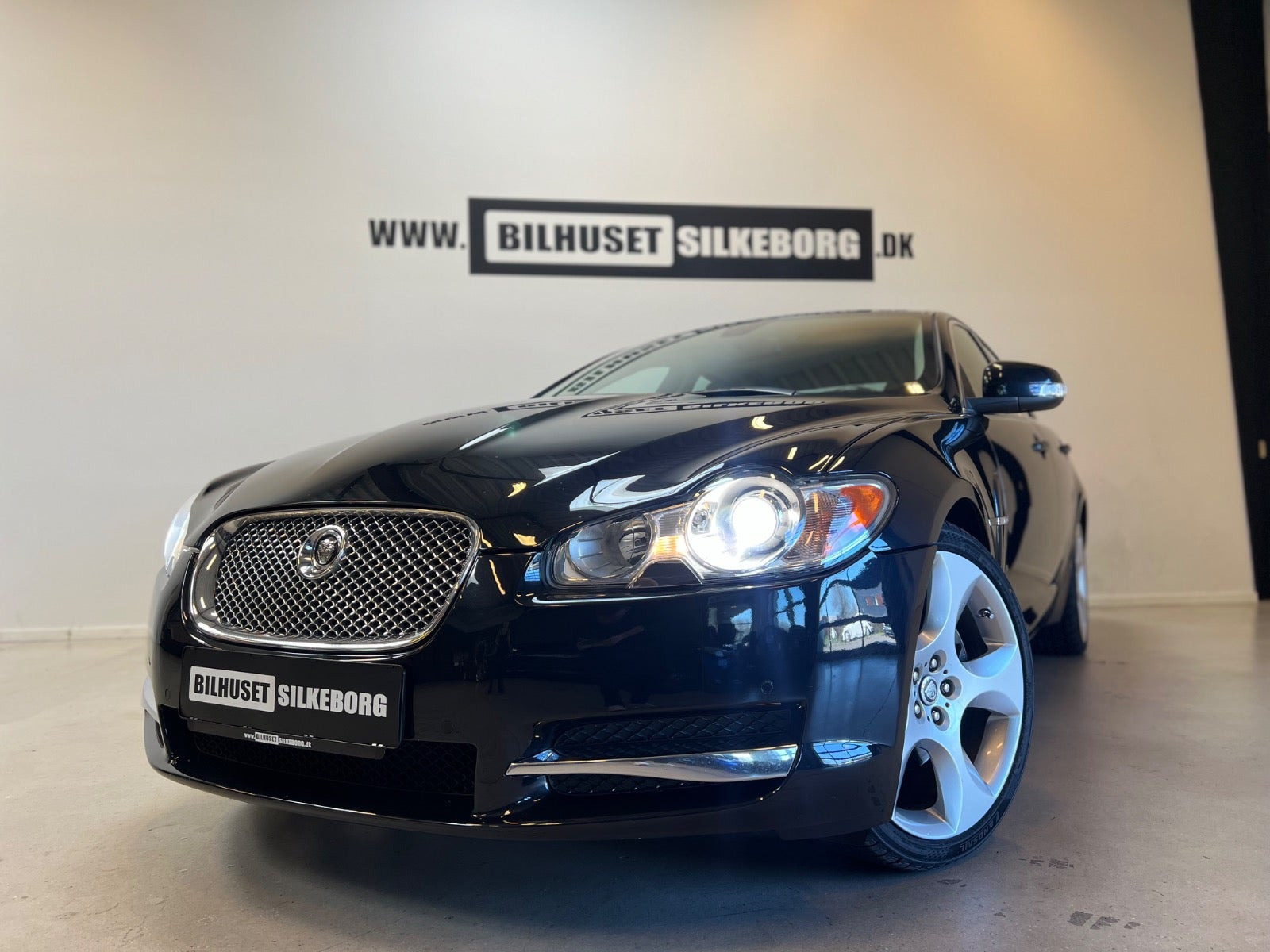 Brun Jaguar XF fra 2008