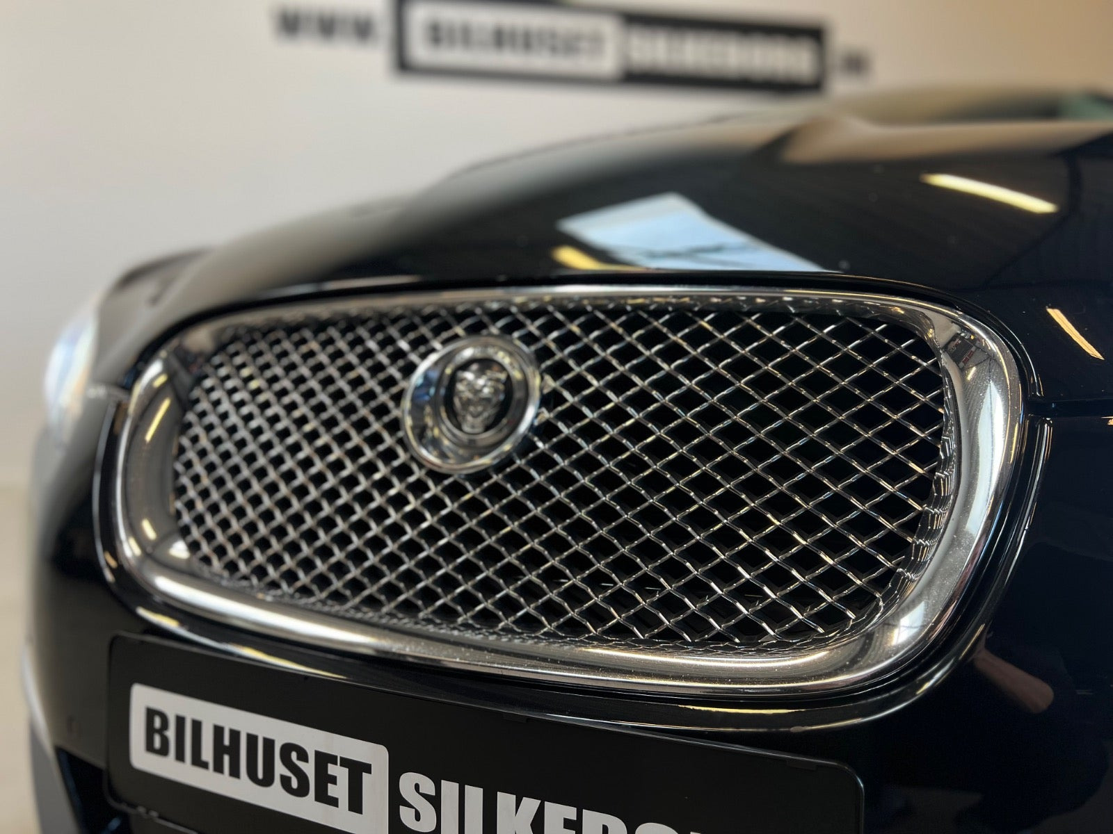 Brun Jaguar XF fra 2008