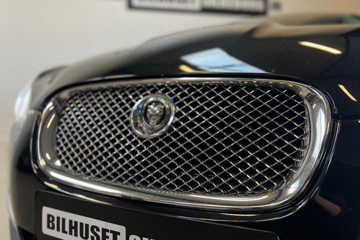 Brun Jaguar XF fra 2008