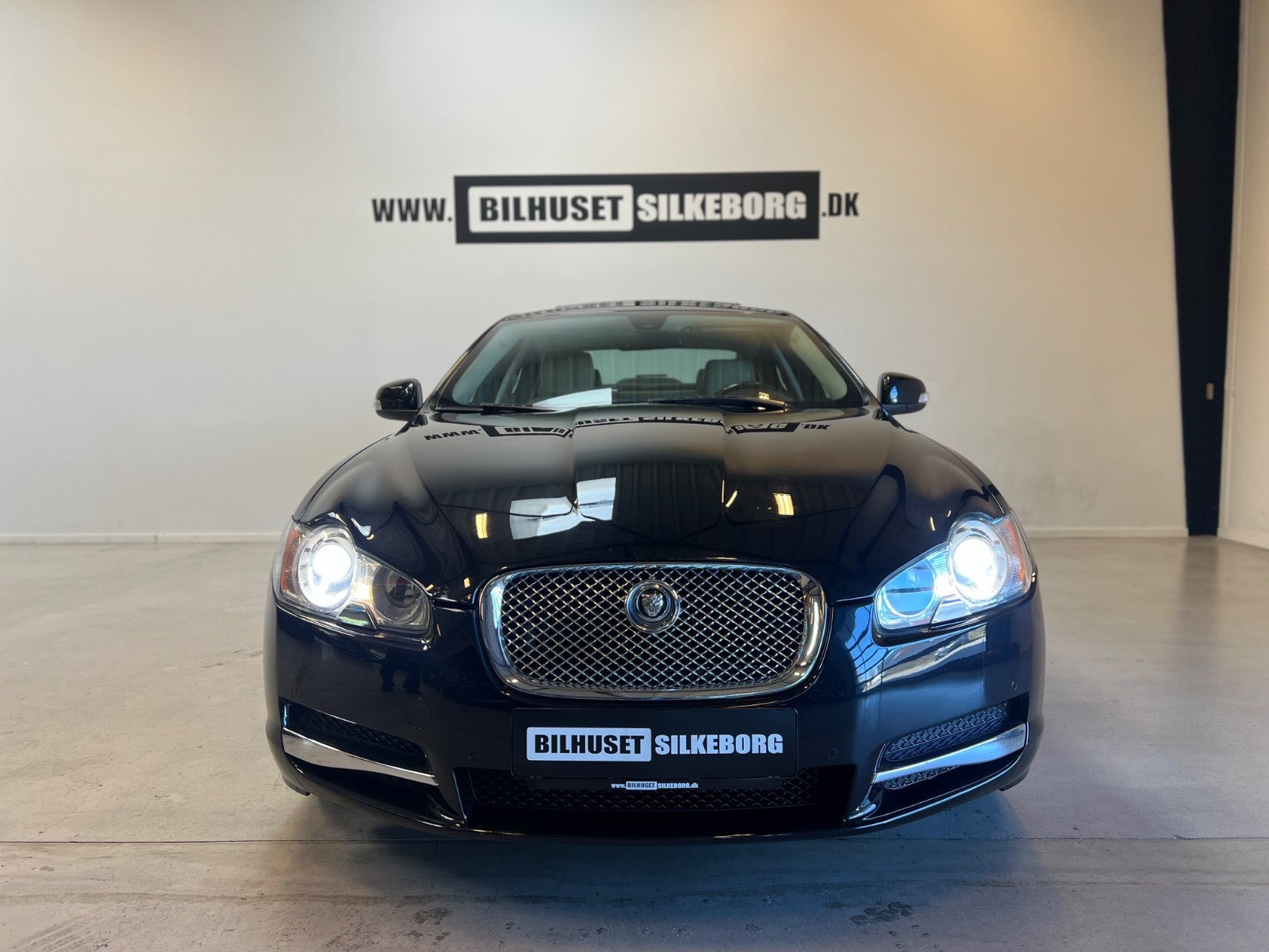 Brun Jaguar XF fra 2008