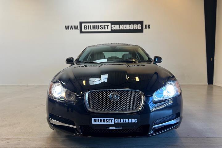 Brun Jaguar XF fra 2008
