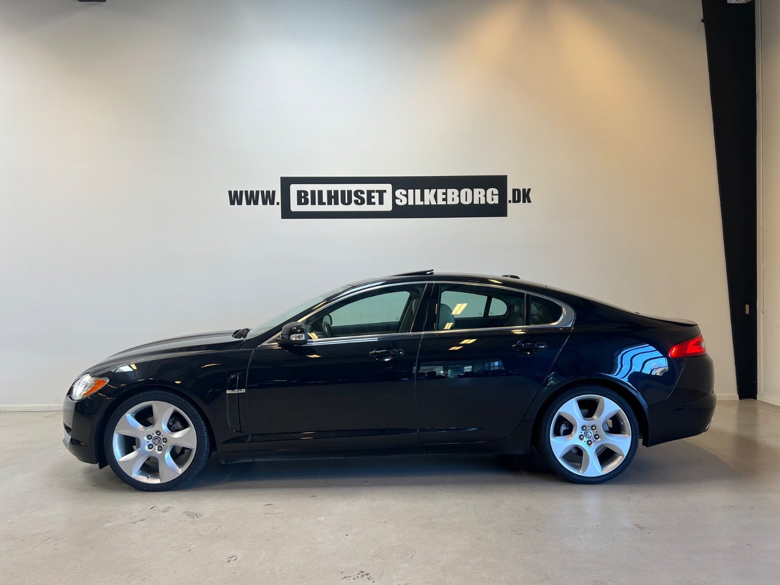 Brun Jaguar XF fra 2008