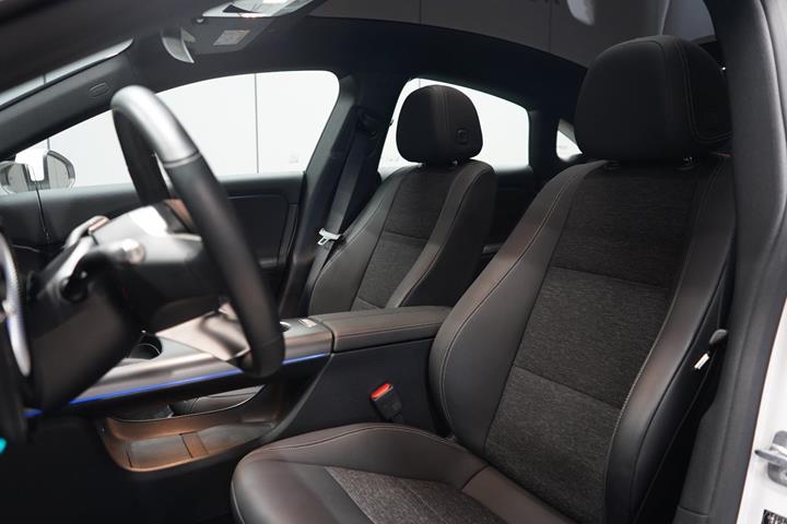 Hvid Mercedes CLA250+ fra 2026
