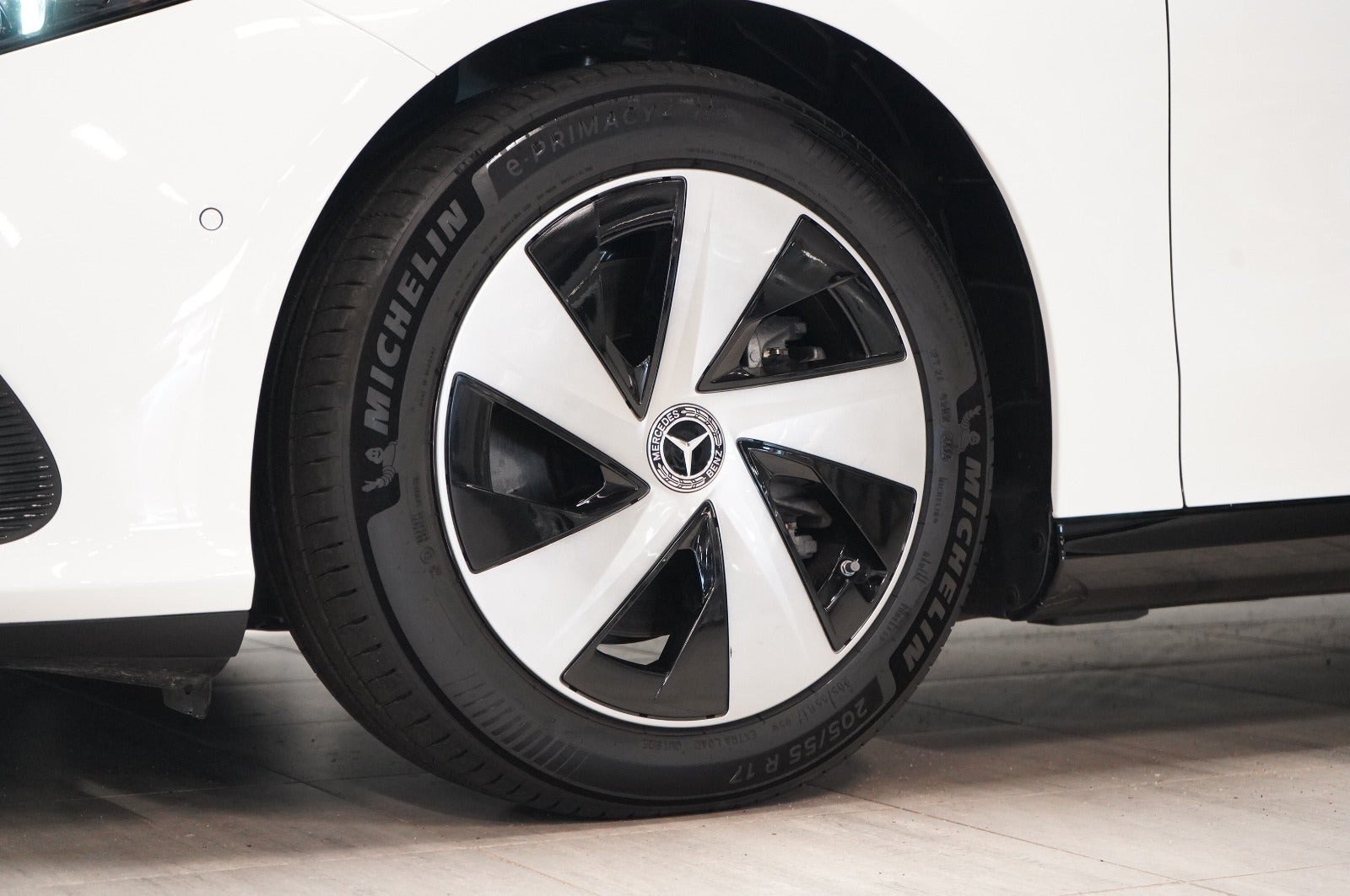 Hvid Mercedes CLA250+ fra 2026