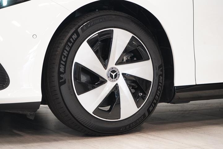 Hvid Mercedes CLA250+ fra 2026