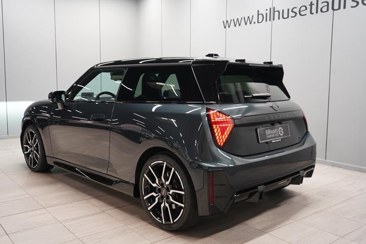 Grå Mini Cooper E fra 2025