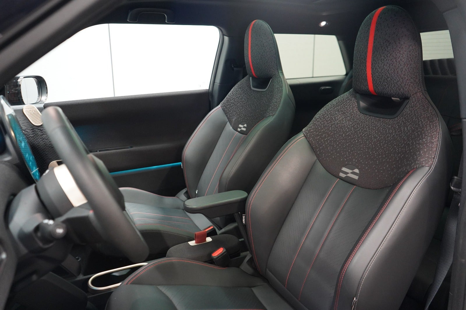 Grå Mini Cooper E fra 2025
