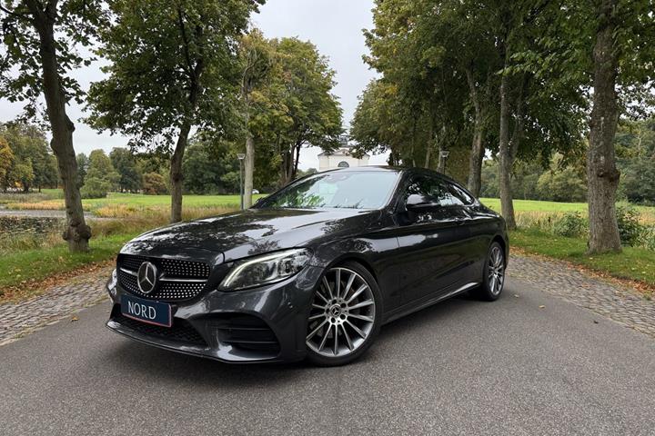 Grå Mercedes C300 fra 2018