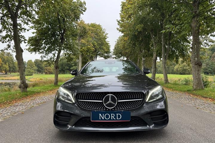 Grå Mercedes C300 fra 2018