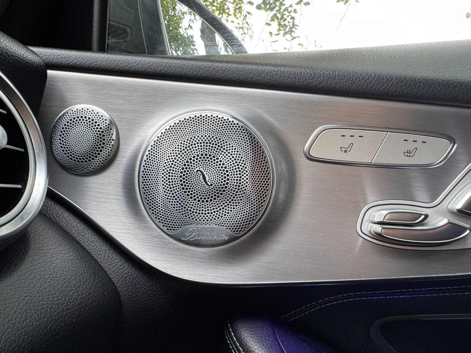Grå Mercedes C300 fra 2018