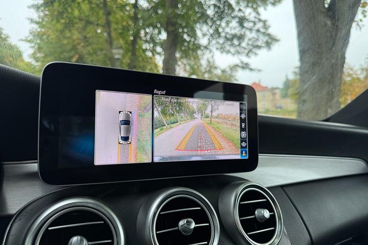 Grå Mercedes C300 fra 2018