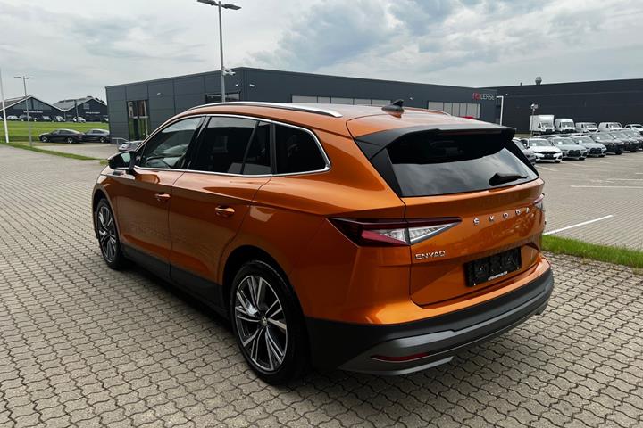 Orange Skoda Enyaq fra 2023