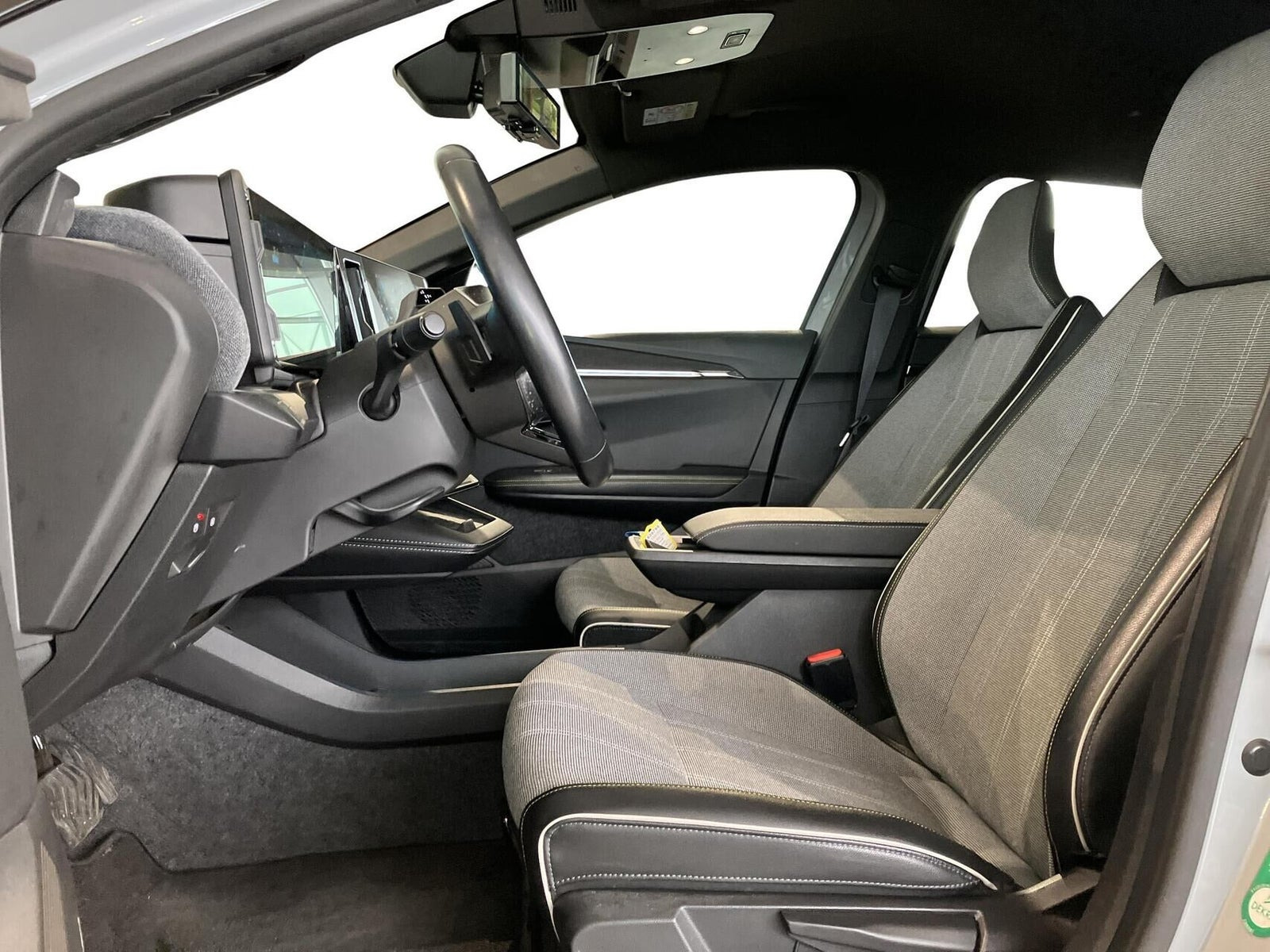 Grå Renault Megane E-Tech fra 2023