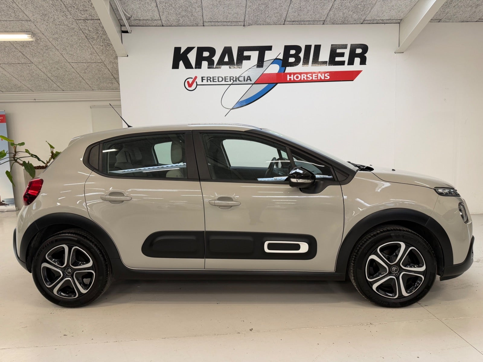 Beige Citroën C3 fra 2024