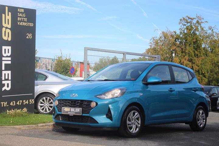 Blå Hyundai i10 fra 2021