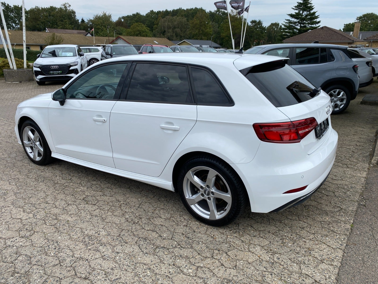 Hvid Audi A3 fra 2020