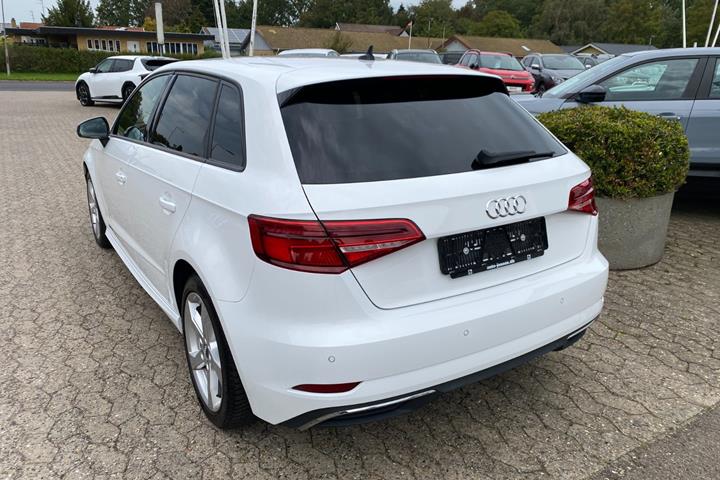 Hvid Audi A3 fra 2020
