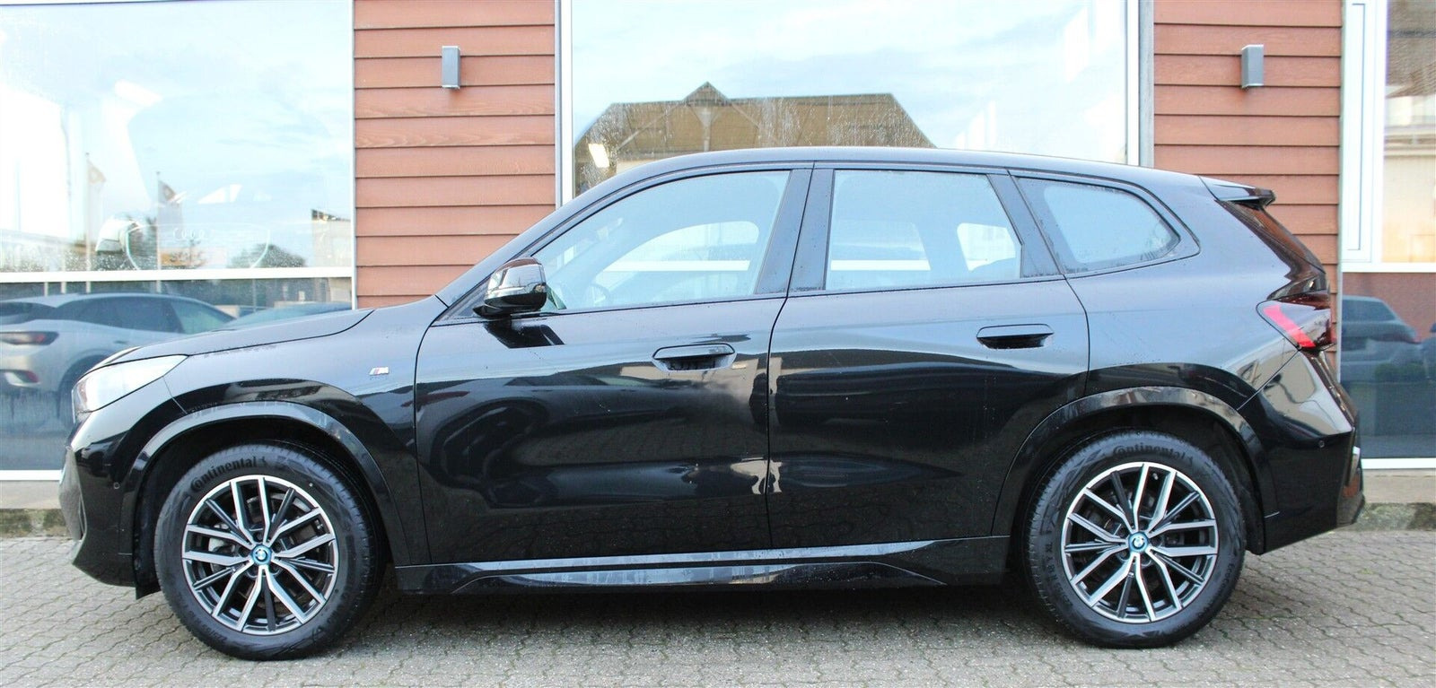 Sort BMW iX1 fra 2023