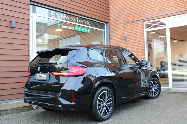 Sort BMW iX1 fra 2023