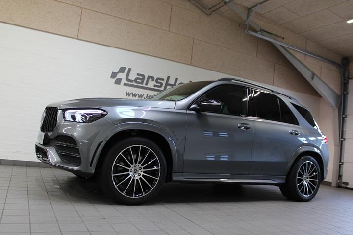 Grå Mercedes GLE350 de fra 2022