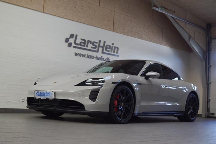 Grå Porsche Taycan GTS fra 2022