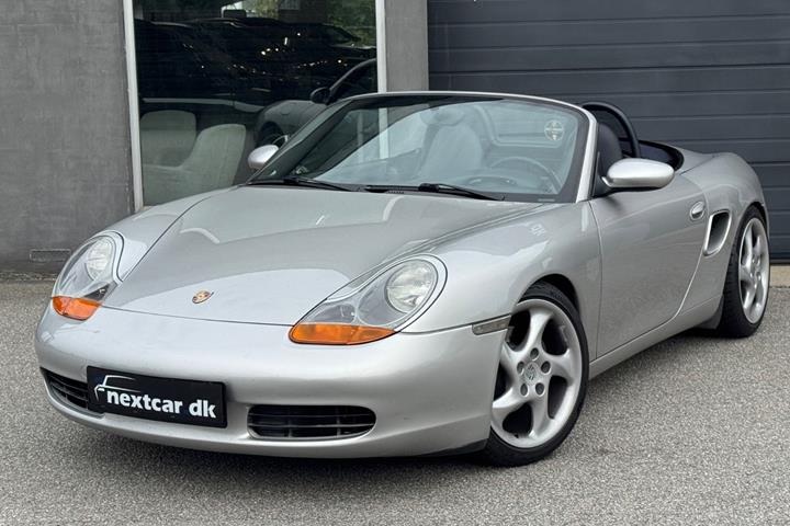 Sølv Porsche Boxster fra 1999