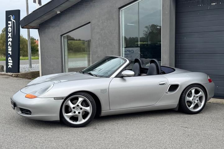 Sølv Porsche Boxster fra 1999