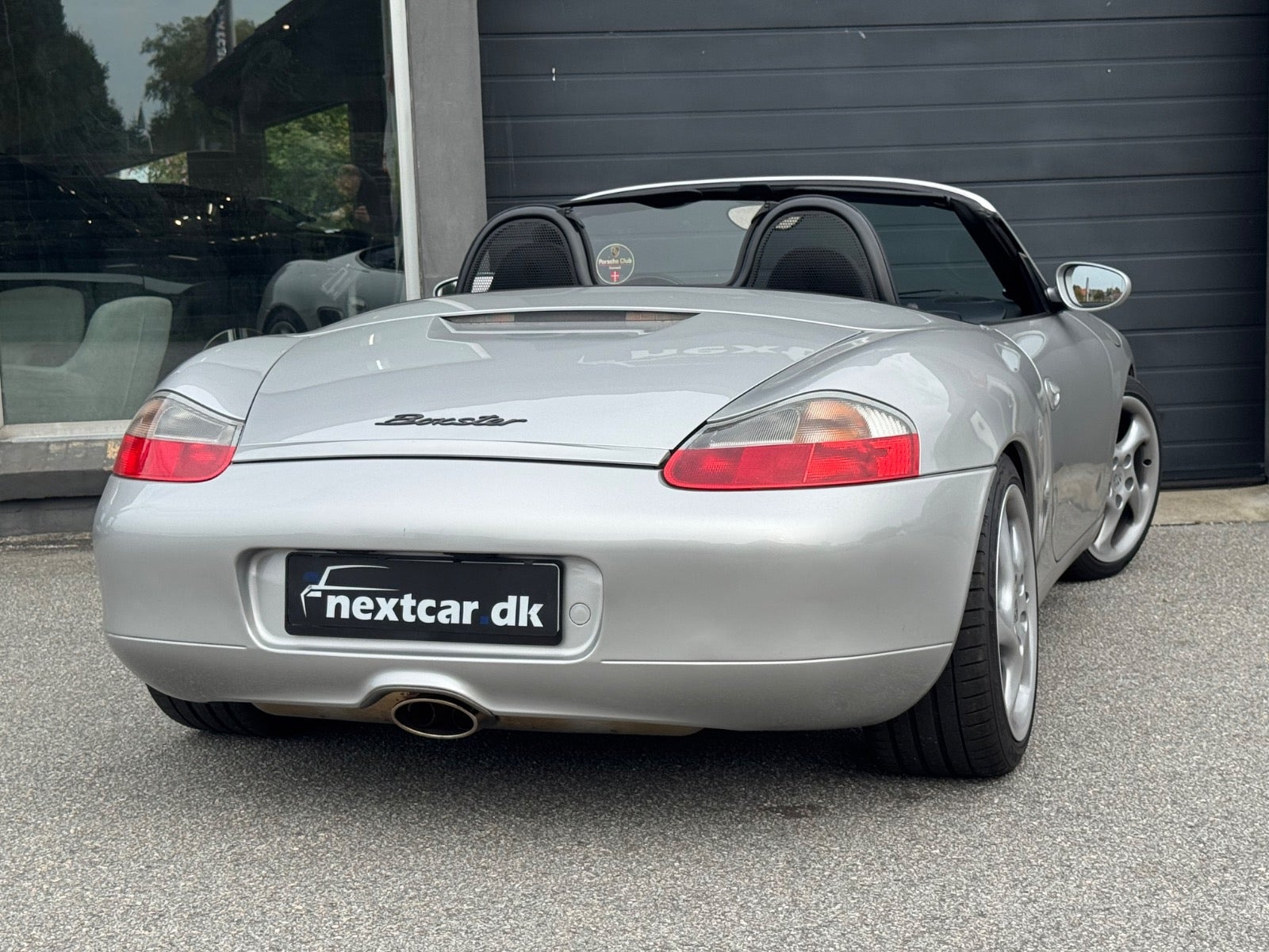 Sølv Porsche Boxster fra 1999