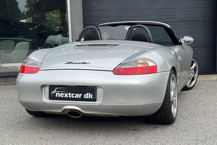 Sølv Porsche Boxster fra 1999